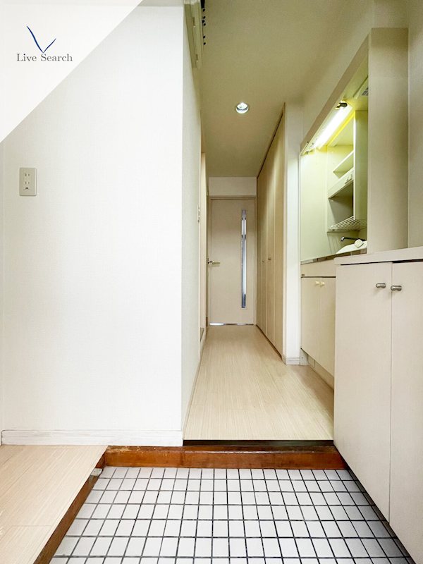 写真は同タイプ パークコート平尾 玄関