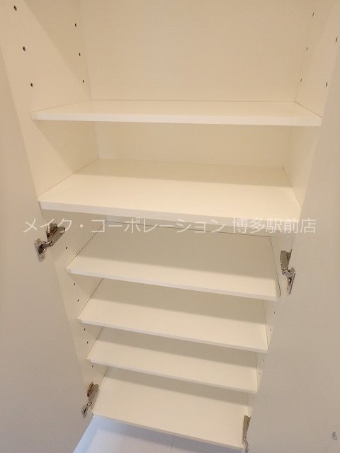 レジデンシャルヒルズ博多東 玄関