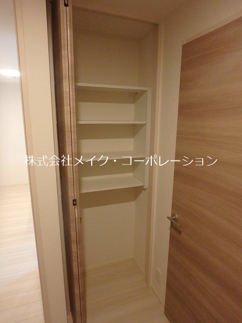 レイワパレス西新 玄関