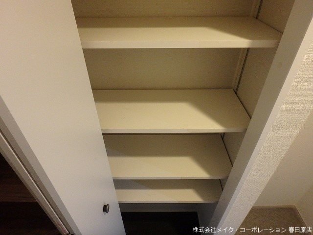 アドーレ春日 玄関