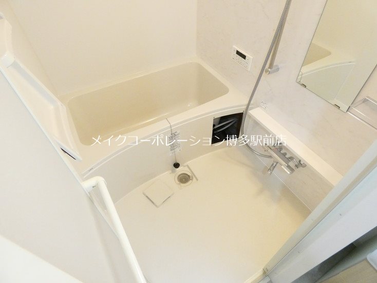 ※写真は棟内別部屋参考写真 メゾン・ド・リエール博多 風呂画像