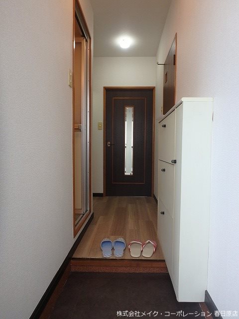 写真は同型タイプ ヴィラージュ精華短大前 玄関