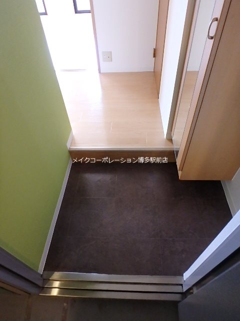 玄関 フリーデン大博 玄関