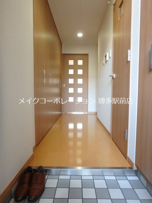 ロイヤルリバービュー 玄関