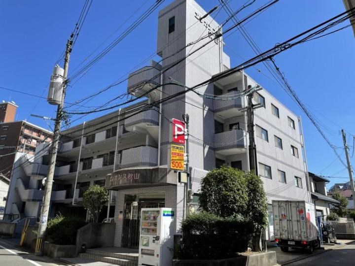 エレガンス秋山 外観