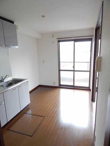 リビング シャーメゾン弥永B リビング