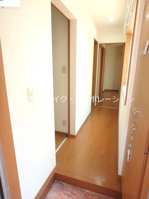 コートスタイル荒江 玄関