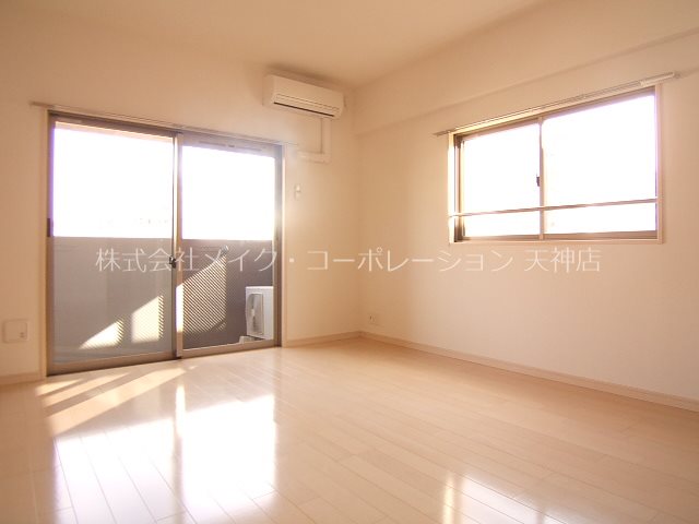 アソシアグロッツォ平尾駅前  リビング