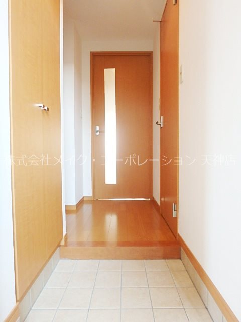 写真は反転タイプです。 キャメロットハイネス 玄関