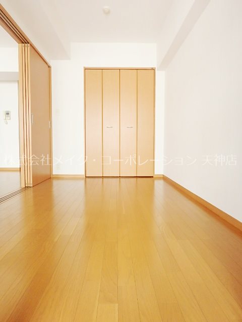 写真は反転タイプです。 キャメロットハイネス ベッドルーム