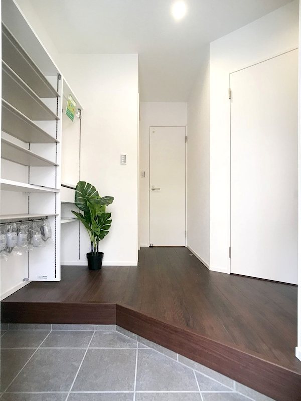 Near（ニア） 玄関