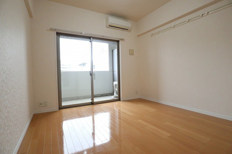 リビング アレクサスラ・ストラーダ リビング