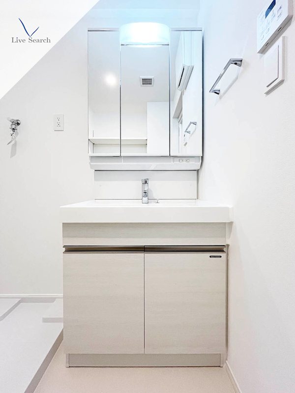 写真は同型タイプ Hakata Station South その他3