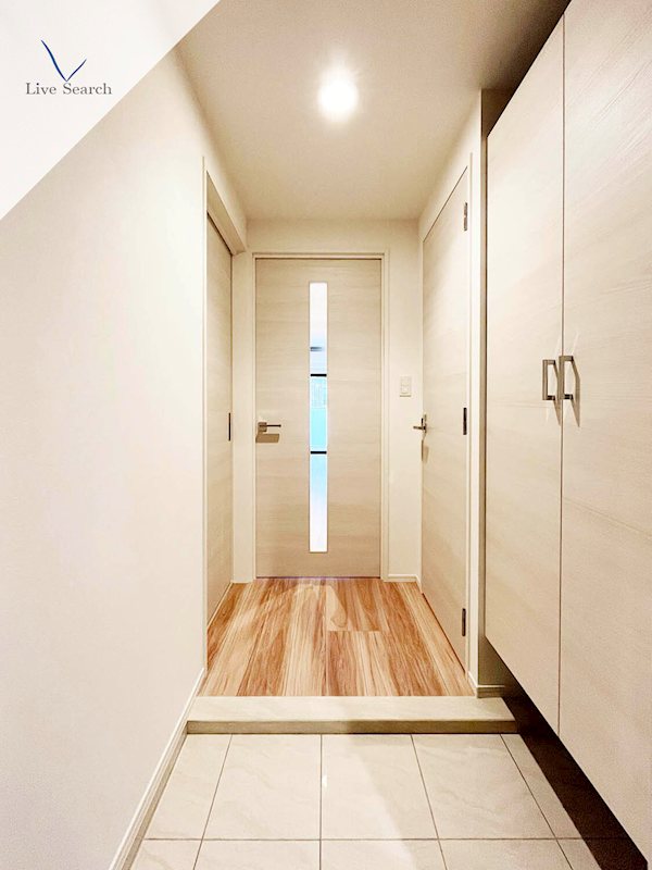 写真は同型タイプ Hakata Station South 玄関