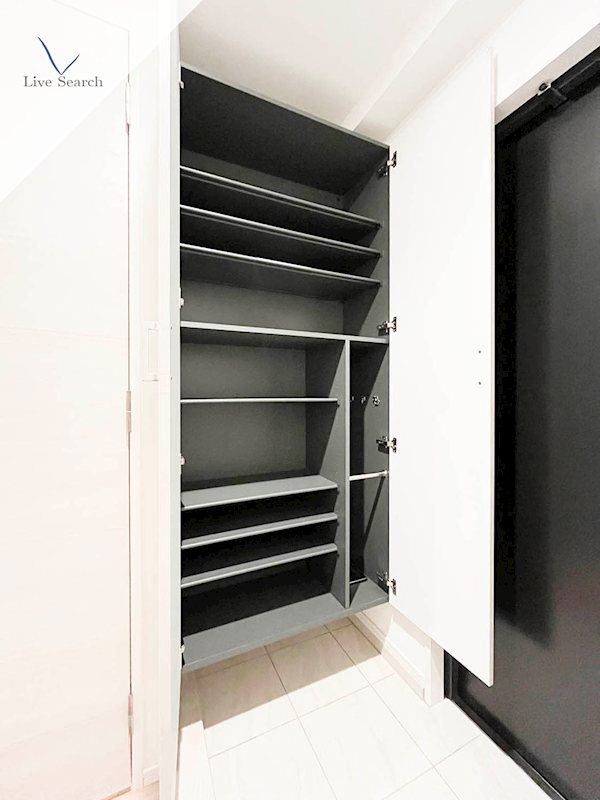 写真は同型タイプ Hakata Station South その他7