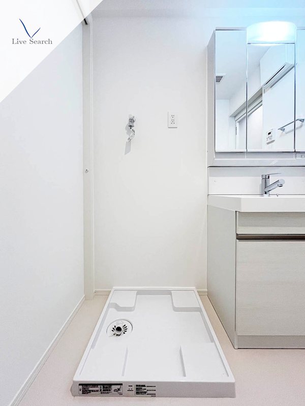 写真は同型タイプ Hakata Station South その他11