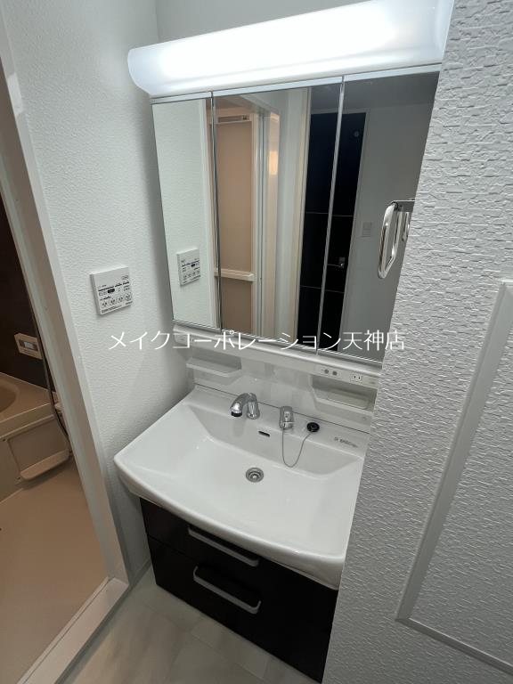 ドゥバーグ渡辺通 その他3