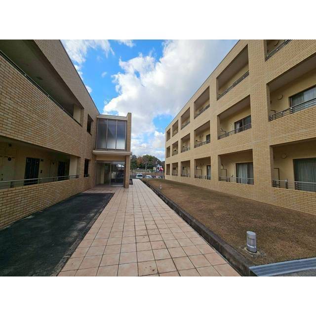 アシュラン アパルト Ⅱ 202号室 外観