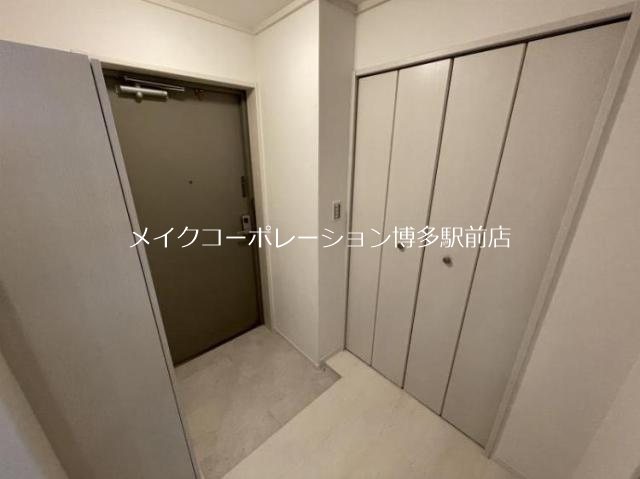 エレガンス秋山 玄関