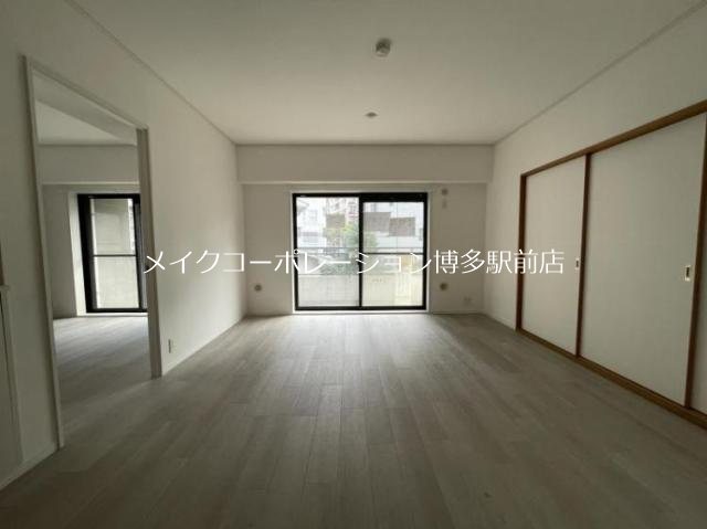 エレガンス秋山 リビング