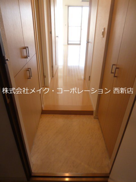 ラクレイス西新  玄関