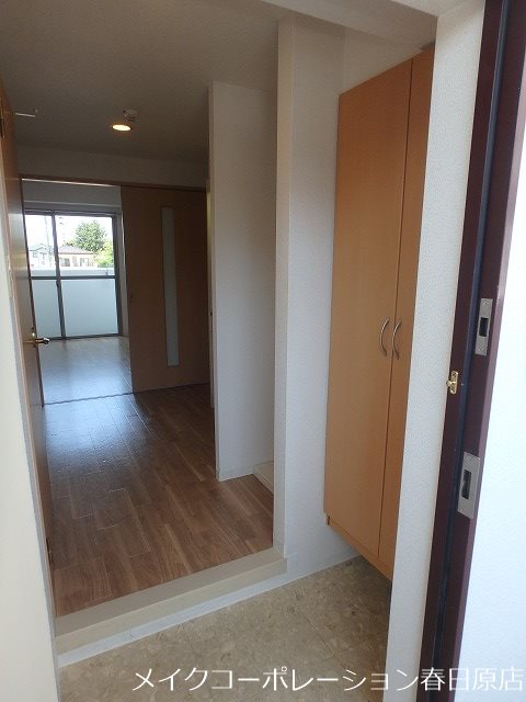 写真は同型タイプ プリエール 玄関