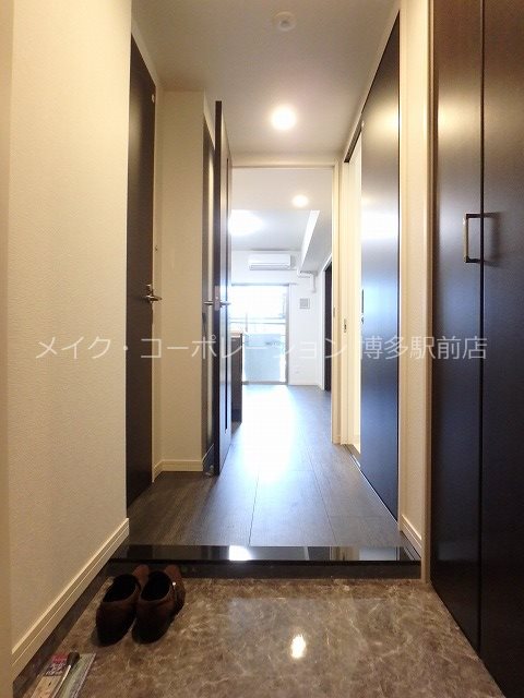 Renoas HAKATA  玄関