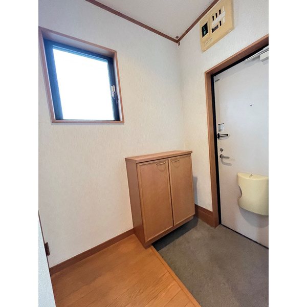 カンフォタブル桧原 玄関