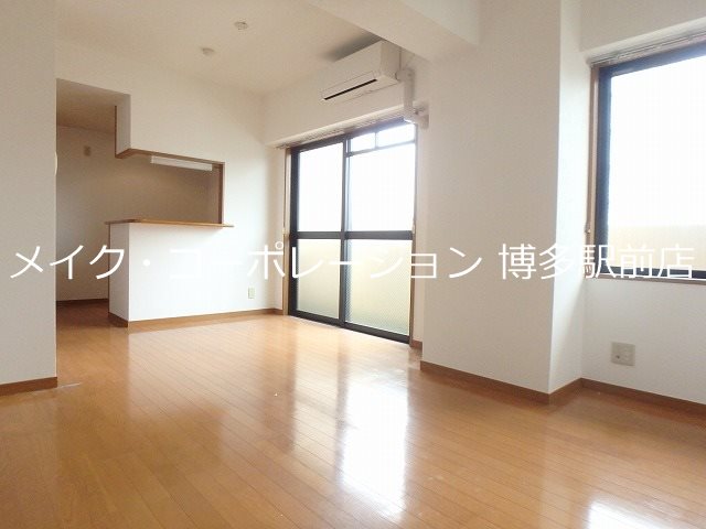 ヴォーヌンク博多駅東 リビング