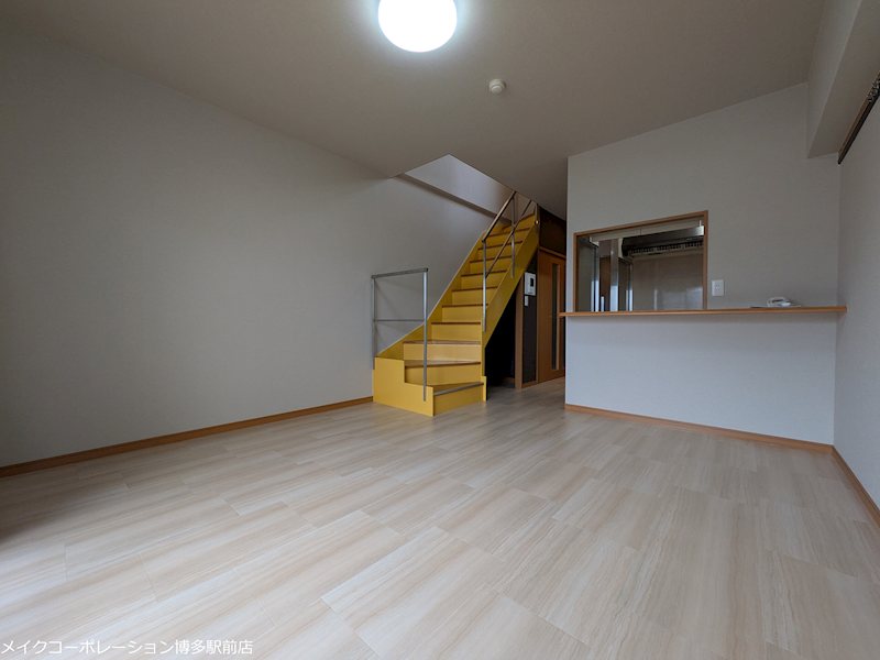 リビング ピュアドーム日赤アベニュー リビング