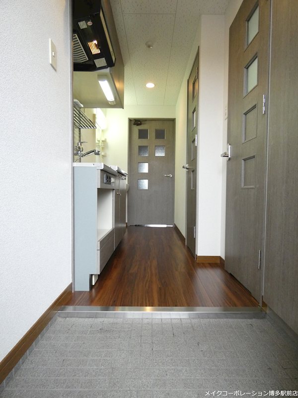 ロイヤル呉服 玄関