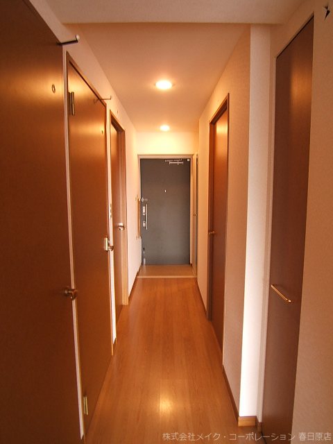 写真は同型タイプ サンライトキャッスル 玄関