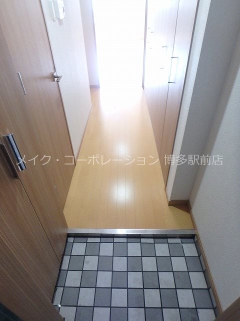 ロイヤルリバービュー  玄関