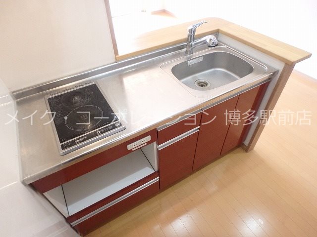 ロイヤルリバービュー  キッチン