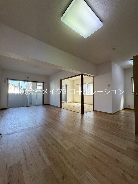 O・C・アパルタメント リビング