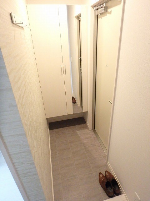 D-roomメゾン空港通 玄関