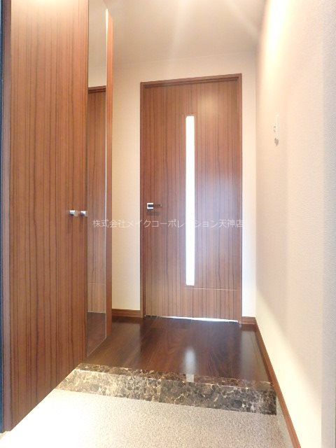 ニューラルーチェ（New La luce）    玄関