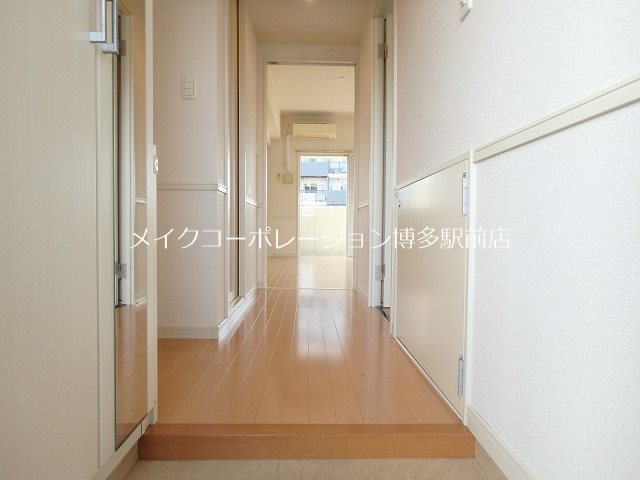 クリムゾン吉塚  玄関