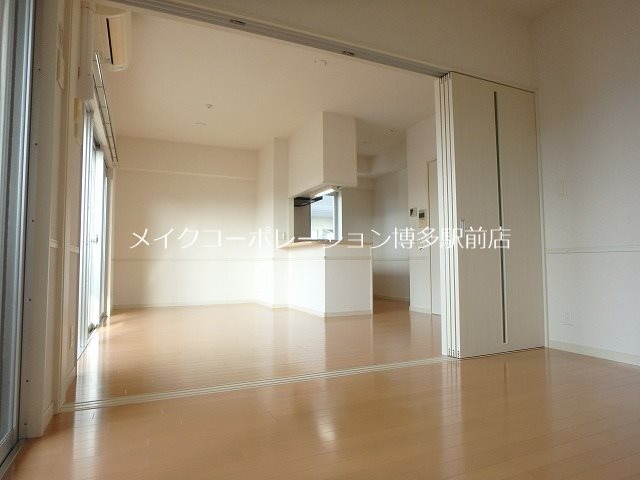 クリムゾン吉塚  リビング