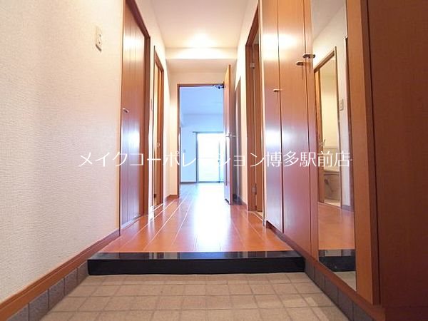 ハイネスエミュ21 玄関