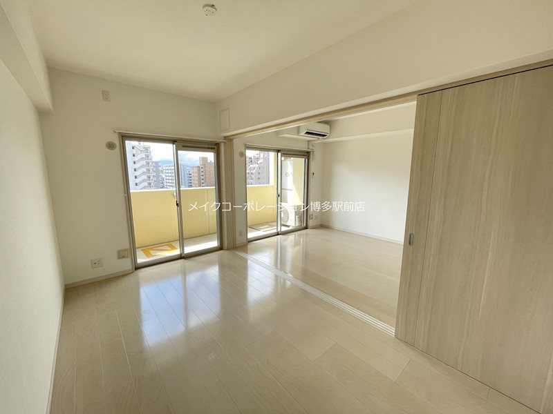 ラファセエスティーロ箱崎駅前 リビング