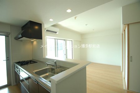 第8ケイコーマンション駅南 リビング