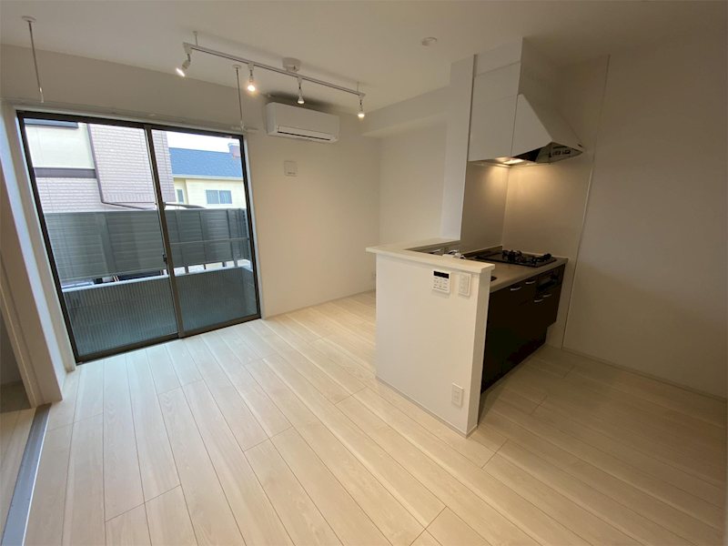 AMP es 春日 リビング