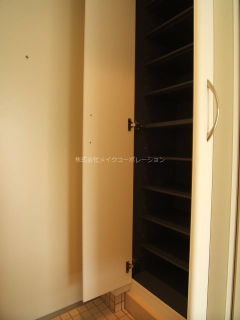 ソシオス天神  玄関