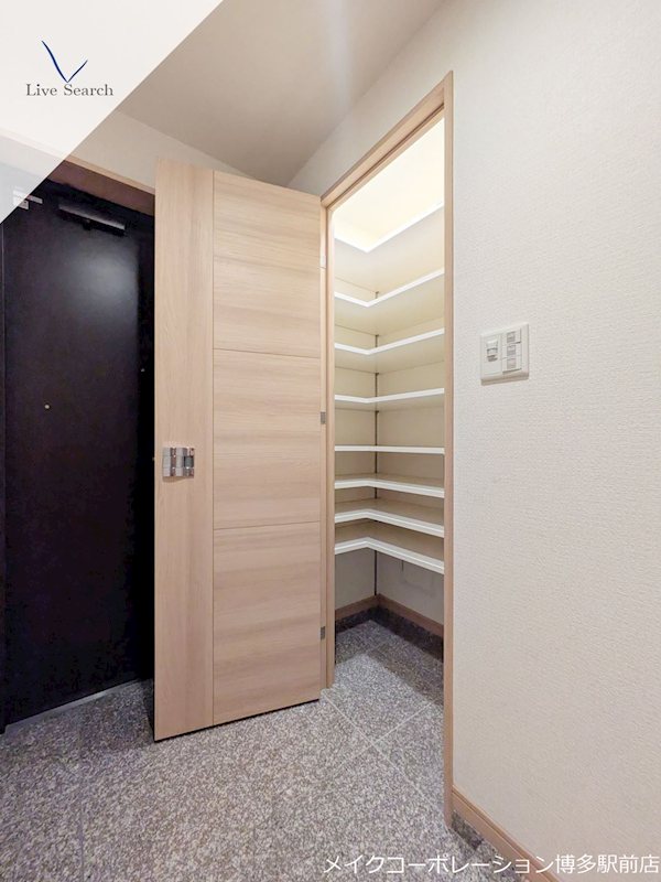 グランドサンリヤン大濠公園タワー 玄関