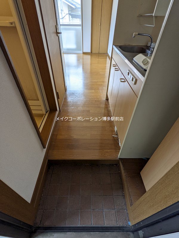※写真は棟内別部屋参考写真 メゾン筥松 玄関