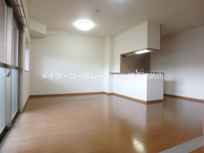 ソレアード空港南 リビング