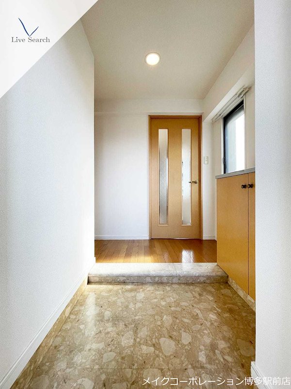 ※写真は棟内別部屋参考写真 クレアウィンドマーク 玄関