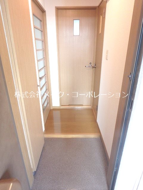 玄関 ルピエ西新 玄関