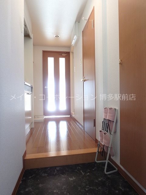 写真は同物件別部屋引用です。 リファレンス呉服町 玄関